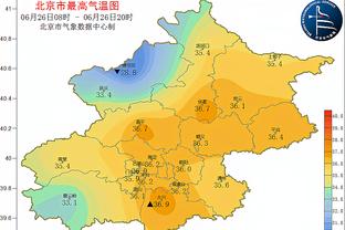 Palmer sút phạt đền đầu tiên, ra dấu câm miệng.